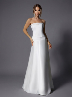 Длинное свадебное платье белого цвета с открытыми плечами