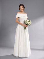 Длинное свадебное платье белого цвета с открытыми плечами и поясом-бантом — изображение 8