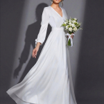 Белое свадебное платье в элегантном А-силуэте с длинными рукавами