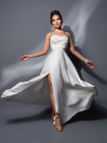 Свадебное атласное платье с разрезом и шнуровкой