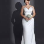 Облегающее свадебное платье гладкой атласной ткани