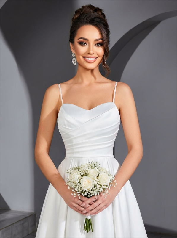 Белое платье женское миди на тонких бретелях с корсетной шнуровкой