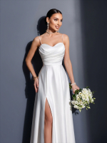 Свадебное атласное платье с разрезом и шнуровкой — изображение 2