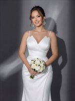 Облегающее свадебное платье гладкой атласной ткани — изображение 2