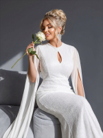 Белое воздушное платье с воланами и длинными струящимися рукавами-крыльями — изображение 3