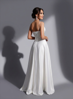 Свадебное атласное платье с разрезом и шнуровкой — изображение 3