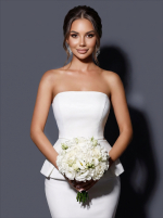 Белое платье с баской и корсетной шнуровкой — изображение 4