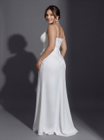 Облегающее свадебное платье гладкой атласной ткани — изображение 3