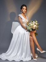 Свадебное платье женское с открытыми плечами и высоким разрезом — изображение 3