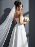 Классическое длинное свадебное платье из сатина — изображение 3