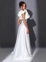 Белое вечернее платье на одно плечо с объемным воланом — изображение 4