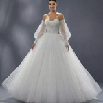 Пышное свадебное платье А-силуэта со съемными спущенными рукавами