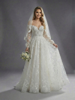 Свадебное платье с акцентированной талией, плавно расширяющейся к низу юбкой и длинными, объемными рукавами из полупрозрачной ткани на манжетах.