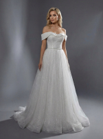 Классическая модель свадебного платья А-силуэта со спущенными плечами — изображение 2