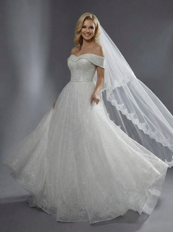 Классическая модель свадебного платья А-силуэта со спущенными плечами