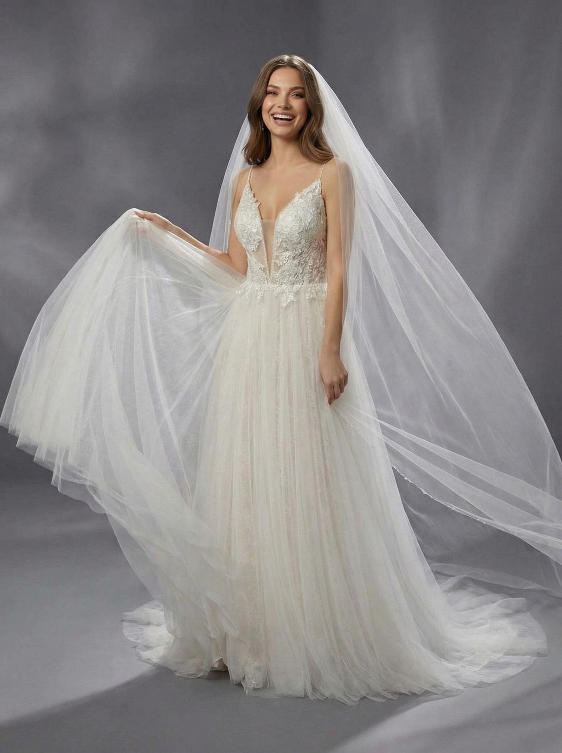 IMG_4941 Свадебное платье с воздушной, многослойной юбкой и облегающим корсетным лифом на тонких бретелях — изображение 1