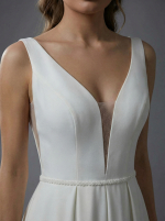 Лаконичная модель А-силуэта, выполненная из благородного матового атласа — изображение 5