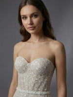 Свадебное платье с открытым верхом с вырезом в форме «сердечка» — изображение 2