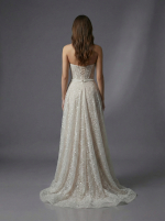 Свадебное платье с открытым верхом с вырезом в форме «сердечка» — изображение 3