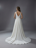 Лаконичная модель А-силуэта, выполненная из благородного матового атласа — изображение 3