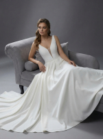 Лаконичная модель А-силуэта, выполненная из благородного матового атласа — изображение 4