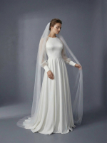 Элегантное свадебное платье А-силуэта с длинными воздушными рукавами на высоких манжетах