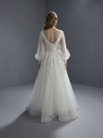 Роскошное свадебное платье А-силуэта с пышными рукавами-фонариками — изображение 5