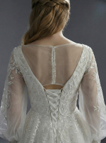 Роскошное свадебное платье А-силуэта с пышными рукавами-фонариками — изображение 4