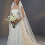 Свадебное платье А-силуэта с открытым корсетным верхом без бретелей и прямым вырезом