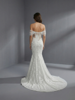 Изысканное свадебное платье силуэта «рыбка», которое сочетает в себе чувственность и романтизм — изображение 4