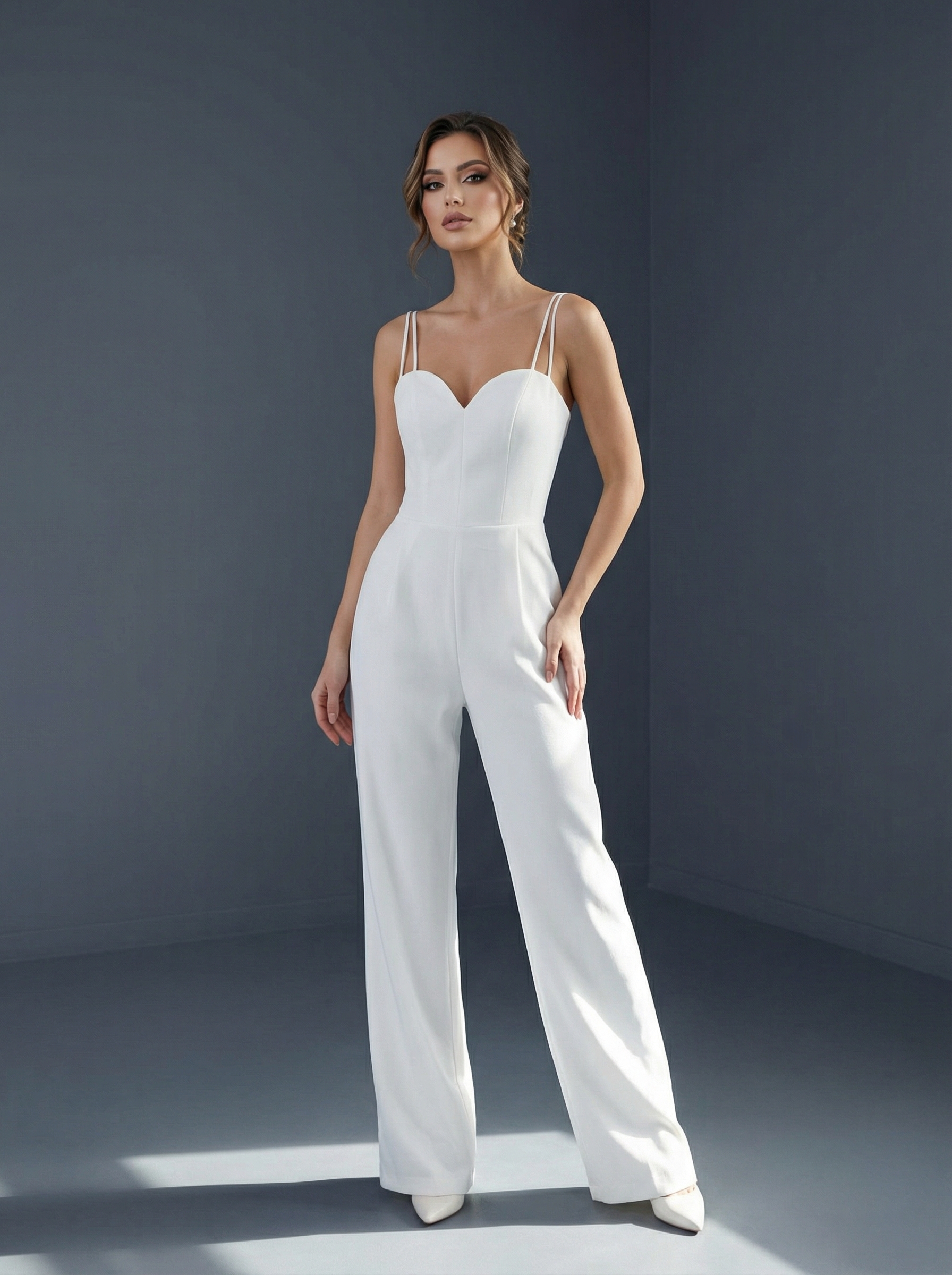 IMG_5354 Стильный свадебный комбинезон с вырезом в форме «сердечка» и тонкими двойными бретелями-спагетти — изображение 1