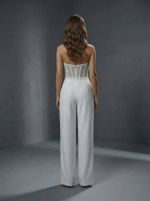 Стильный свадебный комбинезон с приталенным верхом в сочетании со свободными брюками-палаццо — изображение 4