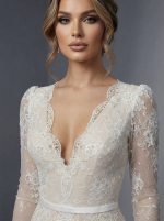 Изысканное свадебное платье А-силуэта з фактурного кружева с цветочными и растительными мотивами — изображение 4