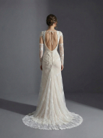 Утонченное свадебное платье в стиле современной классики или бохо-шик с лифом из полупрозрачной ткани и длинными иллюзорными рукавами — изображение 4