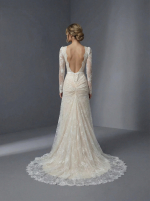 Изысканное свадебное платье А-силуэта з фактурного кружева с цветочными и растительными мотивами — изображение 3