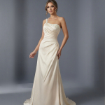 Лаконичное свадебное платье А-силуэта с небольшим аккуратным шлейфом