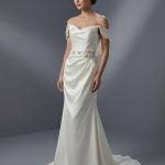 Элегантное свадебное платье в стиле минимализм, которое сочетает в себе классические линии и утонченную женственность