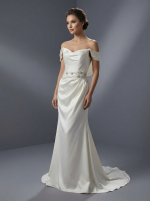 Элегантное свадебное платье в стиле минимализм, которое сочетает в себе классические линии и утонченную женственность