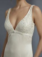 Элегантное свадебное платье в классическом стиле с современными деталями — изображение 2