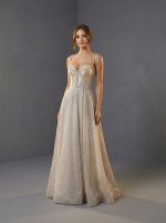 Роскошное свадебное платье А-силуэта, которое выгодно подчеркивает талию и подходит практически любому типу фигуры.