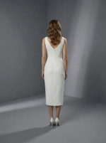 Элегантное свадебное платье футляр в стиле минимализма — изображение 4