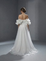 Cвадебное платье воздушная и романтичная модель А-силуэта — изображение 4