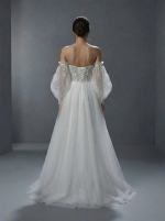 Свадебное платье в классическом и романтичном стиле А-силуэта — изображение 2