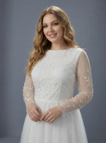 Свадебное платье выполнено в классическом стиле А-силуэта — изображение 3