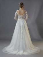 Свадебное платье выполнено в классическом А-силуэте — изображение 3