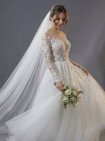 Свадебное платье выполнено в классическом А-силуэте — изображение 4