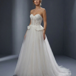 Элегантное свадебное платье в классическом стиле А-силуэта