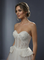 Элегантное свадебное платье в классическом стиле А-силуэта — изображение 2