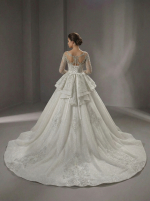 Роскошное свадебное платье — изображение 3