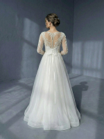 Элегантное свадебное платье в классическом стиле А-силуэта — изображение 3